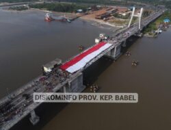 Kemeriahan Hari Lahir Pancasila di Bangka Belitung, Bendera Merah Putih Raksasa Selimuti Jembatan Emas