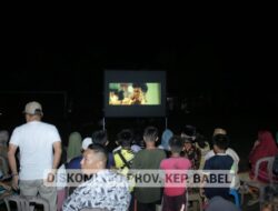 Edukasi Warga Tentang Stunting, Pj Gubernur Suganda Gelar Nobar Film KB di Desa Kacung