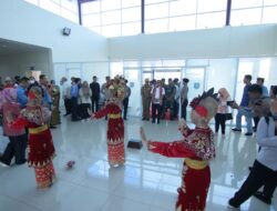 Pj Gubernur Suganda Sambut Kedatangan KSP Moeldoko di Bandara Depati Amir 