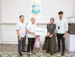 Salah Satu Tenaga Honorer Meninggal Dunia, Wako Molen Serahkan Santunan JKM Rp. 42.000.000,- Kepada Ahli Waris