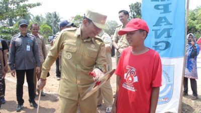 Pemprov Kepulauan Babel Serahkan Penepung dan Mesin Pencetak Pakan ke Pokdakan Batu Betumpang