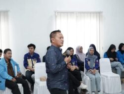 Herman Suhadi Berikan Pesan Kepada Puluhan Mahasiwa Yang Tergabung Dalam FL2MI