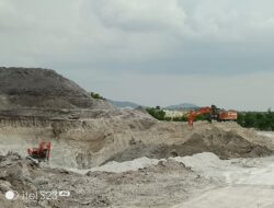 Tiga Ekskavator Milik Tambang Ilegal Di Pinggir Jemabatan Nadi Satu