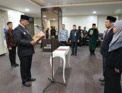 Lantik 2 Anggota PAW, Pj Gubernur Safrizal Harapkan KPID Babel Jamin Hak Informasi Masyarakat