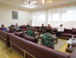 Pj Gubernur Safrizal ZA Antar Kepulangan Pangkostrad