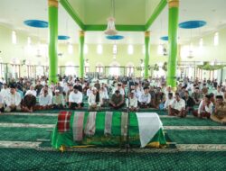 Bersama Ratusan Jemaah, Pj Gubernur Safrizal Ikut Salatkan Jenazah Ayahanda ‘Atok Kulop”