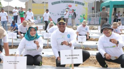 Tanam Cabai Serentak di Kabupaten Bangka, Pj Gubernur Safrizal ZA : Kawal Ketahanan Pangan sampai di Tingkat Rumah Tangga