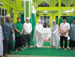 Pj Wali Kota Pangkalpinang Menyerahkan Bantuan Dana Hibah Sebesar Rp. 50.000.000