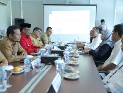 Safrizal ZA Menyerahkan Laporan Keuangan Pemerintah Daerah (LKPD) Provinsi Kepulauan Babel Tahun 2023 Unaudited kepada Badan Pemeriksa Keuangan (BPK) RI