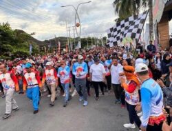 M Haris Melepas Warga Jalan Sehat Dalam rangka HUT Ke-258 Kota Sungailiat