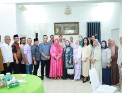 Lusje Anneke Tabalujan Helar Open House di Rumah Dinas