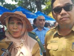 Lusje Anneke Tabalujan Menyaksikan Perlombaan Makan Otak-otak