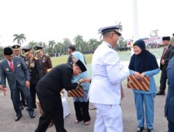 Budi Utama Menghadiri Upacara Bendera dan Ziarah ke Makam Pahlawan Pawitralaya