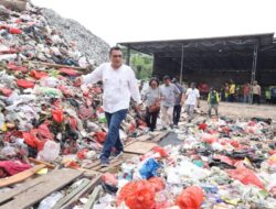 Budi Utama Meninjau lokasi Tempat Pembuangan Akhir (TPA)