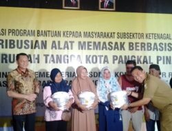 PJ Walikota Bagikan Alat Memasak Berbasis Listrik Rumah Tangga