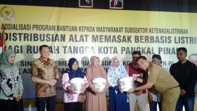 PJ Walikota Bagikan Alat Memasak Berbasis Listrik Rumah Tangga