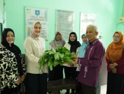 PKK Babel serahkan Hasil Panen Kebun Cikar ke Panti, Noni Hidayat Arsani : “Upaya Kecil untuk Manfaat Besar”.