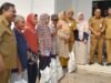 Wali Kota Pangkalpinang Bagikan Paket Beras Untuk 717 KK di Semabung Lama